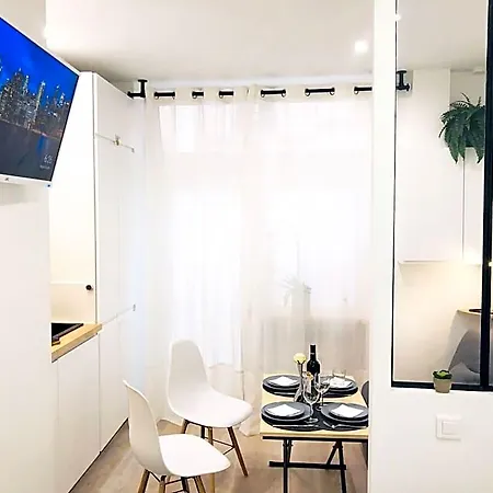 Hotel Le Cocon Vert Elysee / Studio 18M2 - 3 Min Des Champs - Elysees & Metro 2*